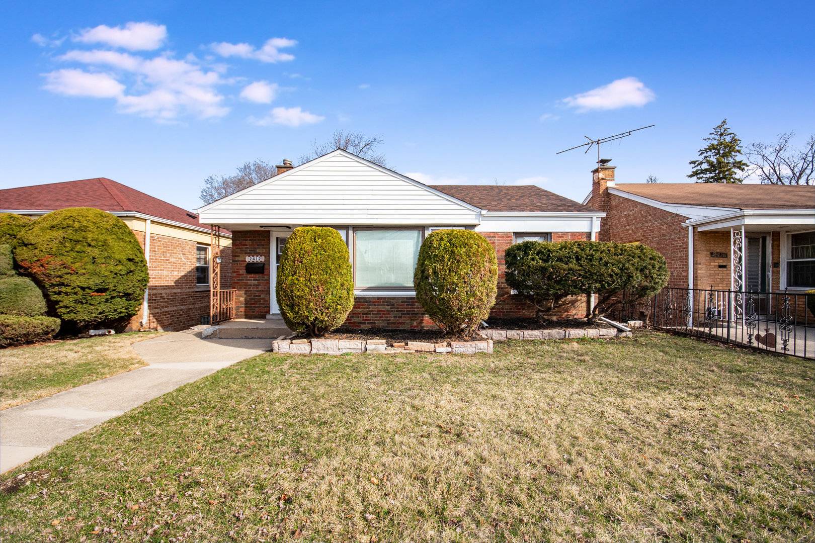 Chicago, IL 60617,2412 E 91st ST
