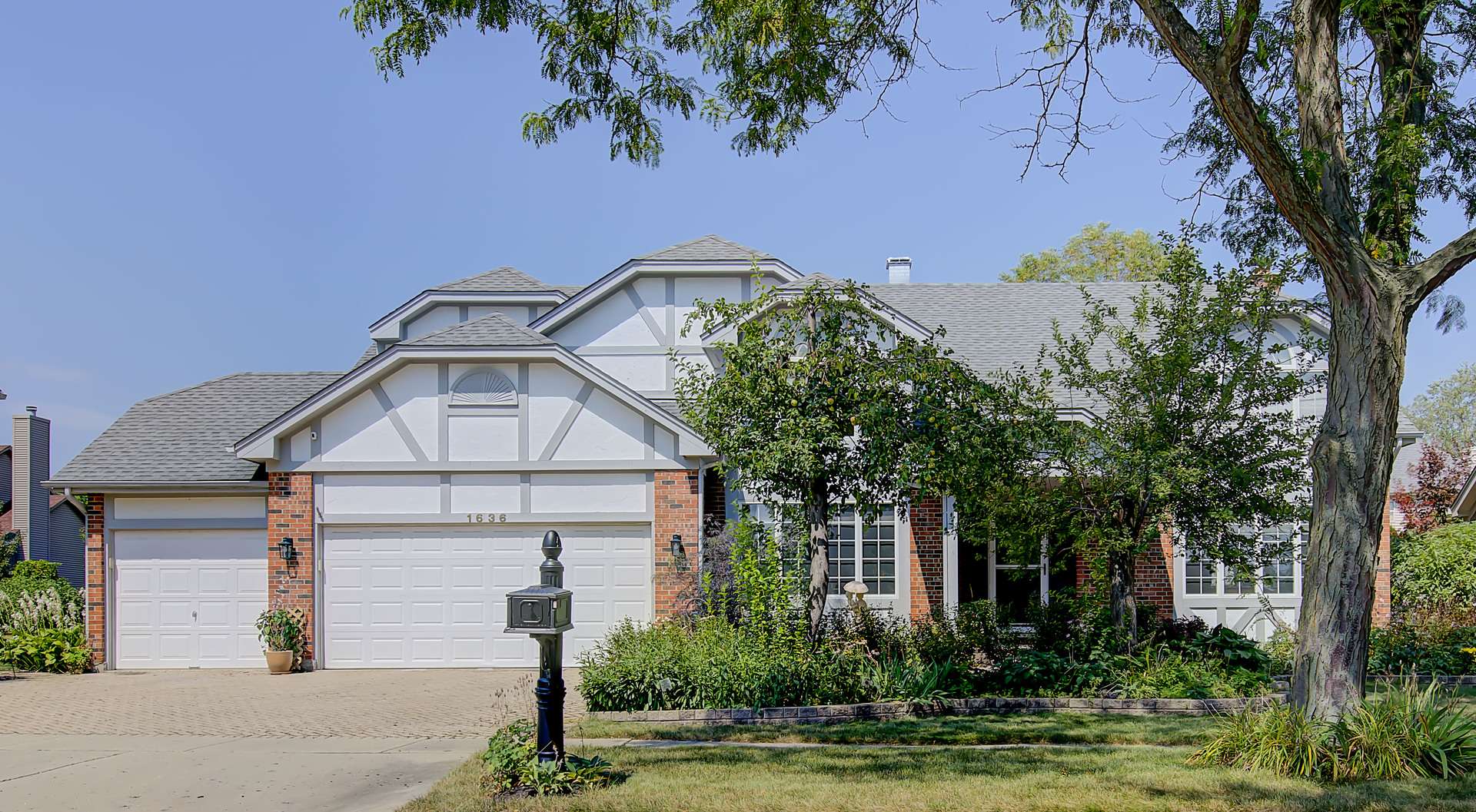 Mundelein, IL 60060,1636 Brentwood DR