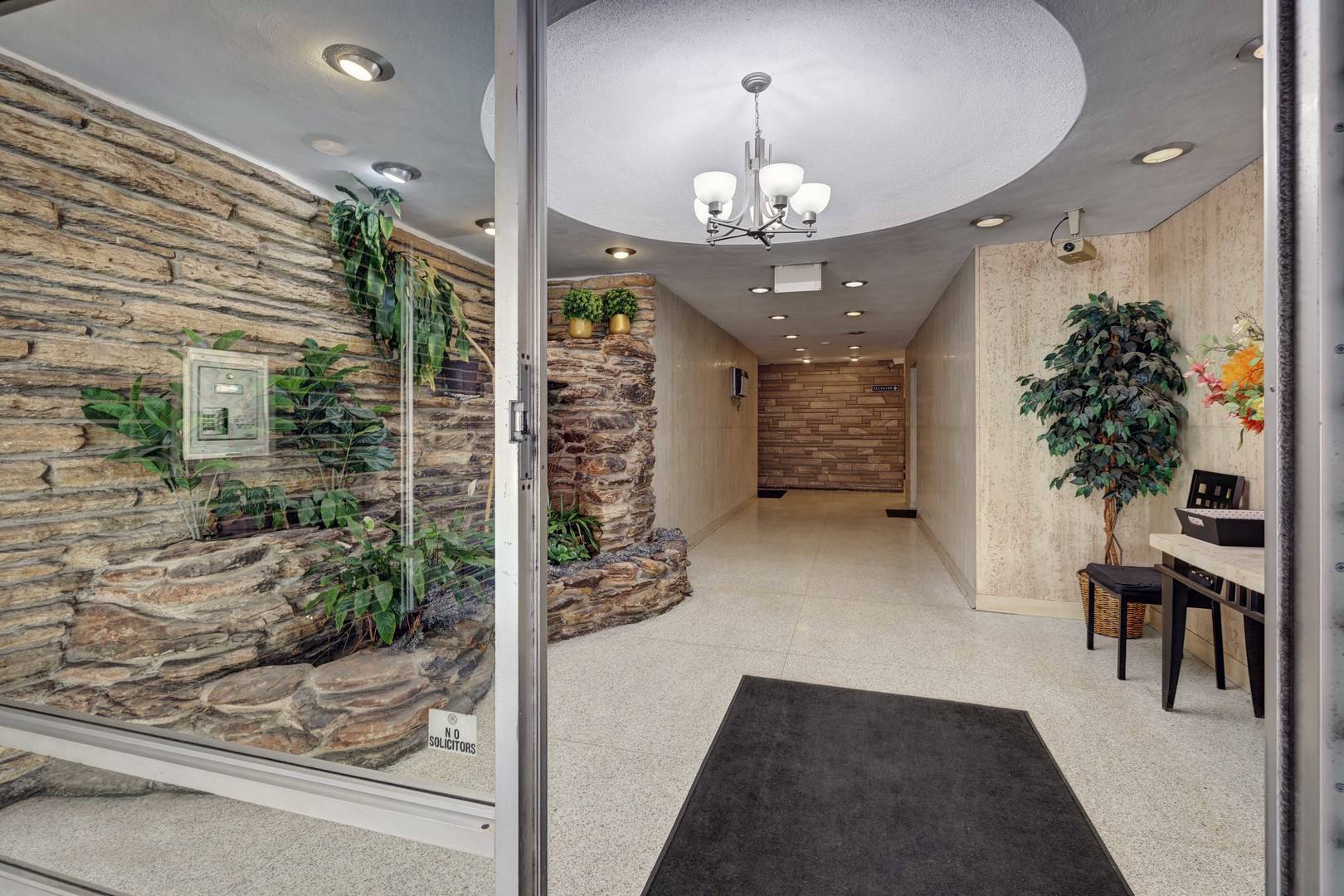 Oak Park, IL 60302,401 S GROVE AVE #2F
