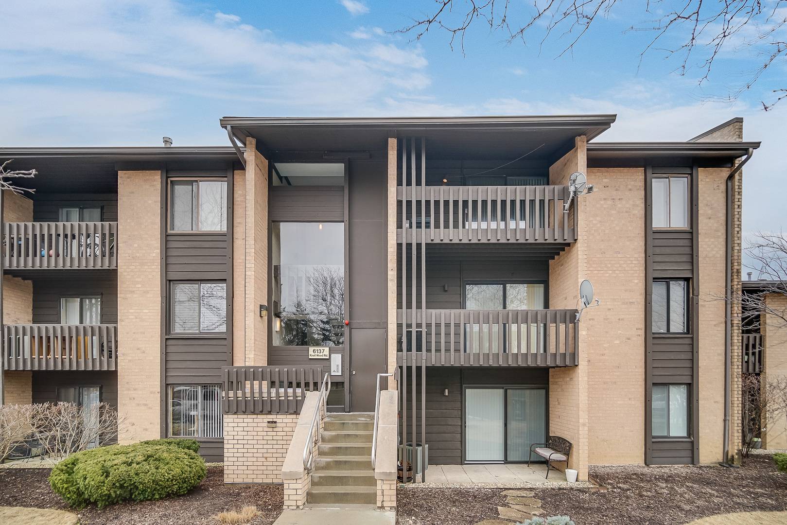 Willowbrook, IL 60527,6137 Knoll Wood RD #306