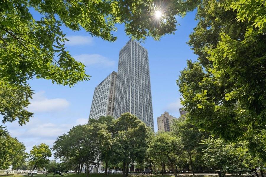 Chicago, IL 60610,1555 N ASTOR ST #35W