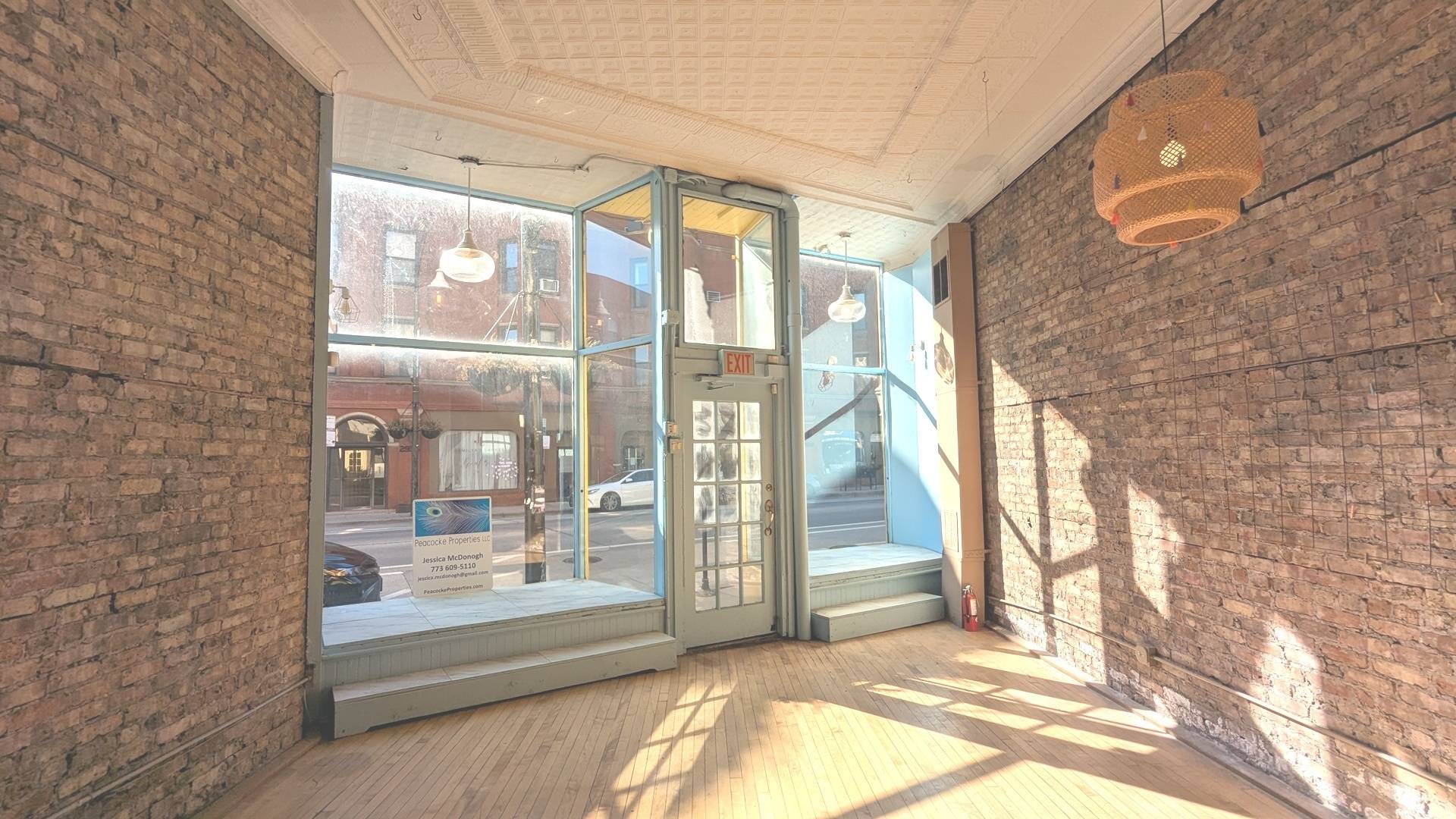 Chicago, IL 60657,2937 N Clark ST #101