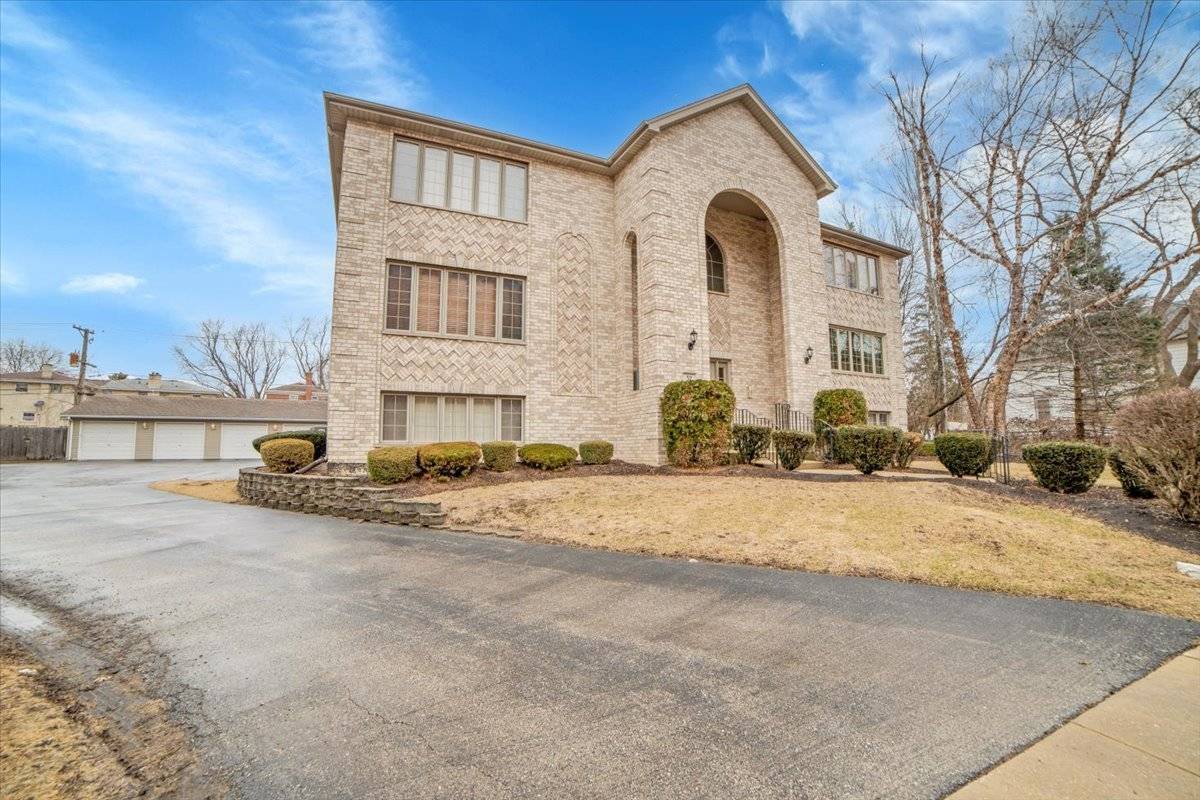 Roselle, IL 60172,32 E Hattendorf AVE #1B