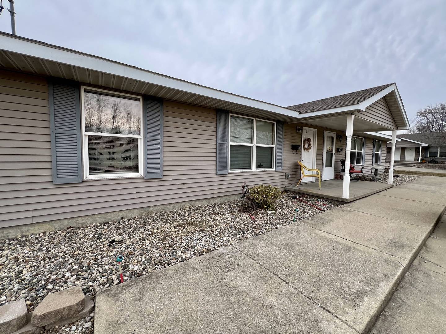 Charleston, IL 61920,125 E ST