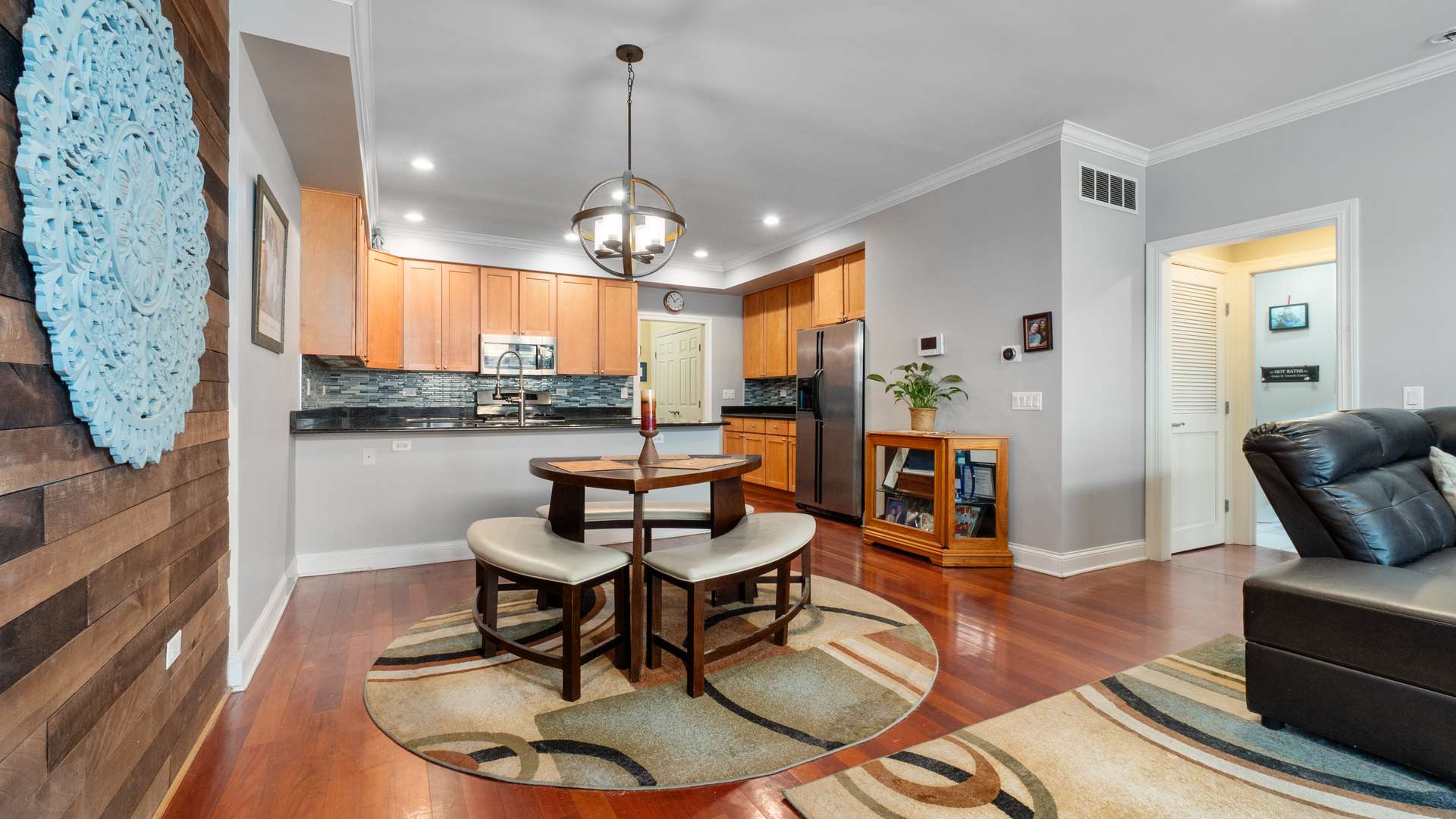 Chicago, IL 60640,1056 W Lawrence AVE #3B