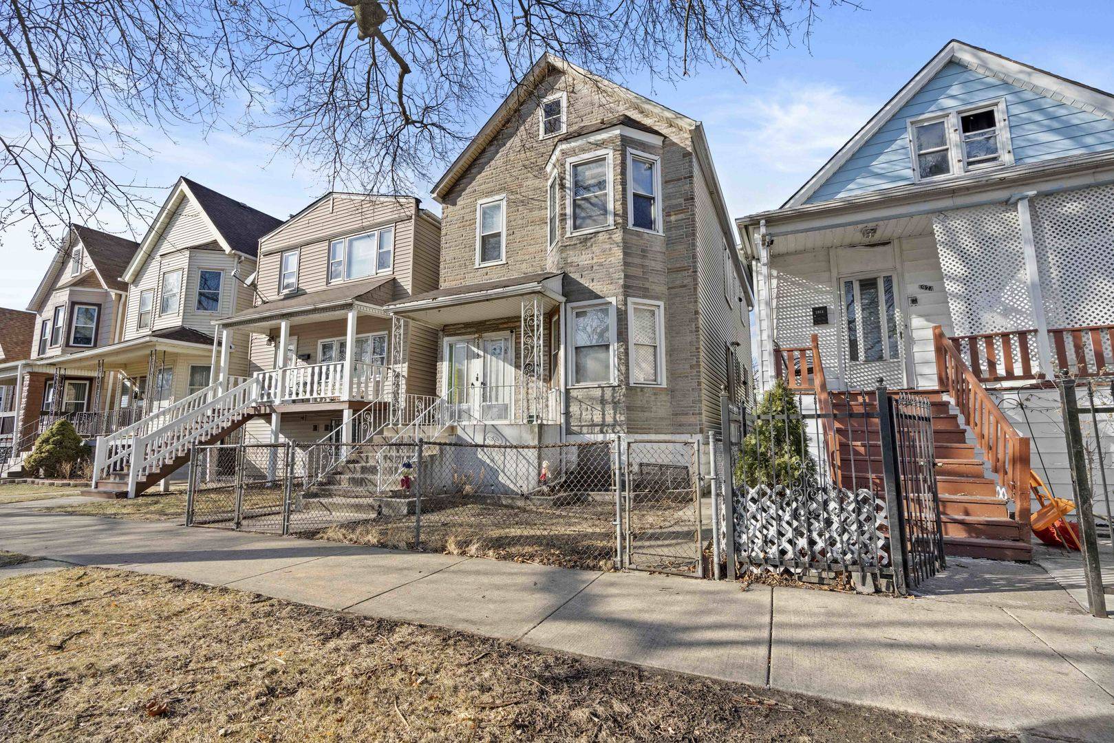 Chicago, IL 60617,2922 E 97th ST