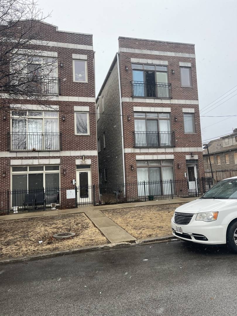 Chicago, IL 60707,1612 N Nagle AVE #3