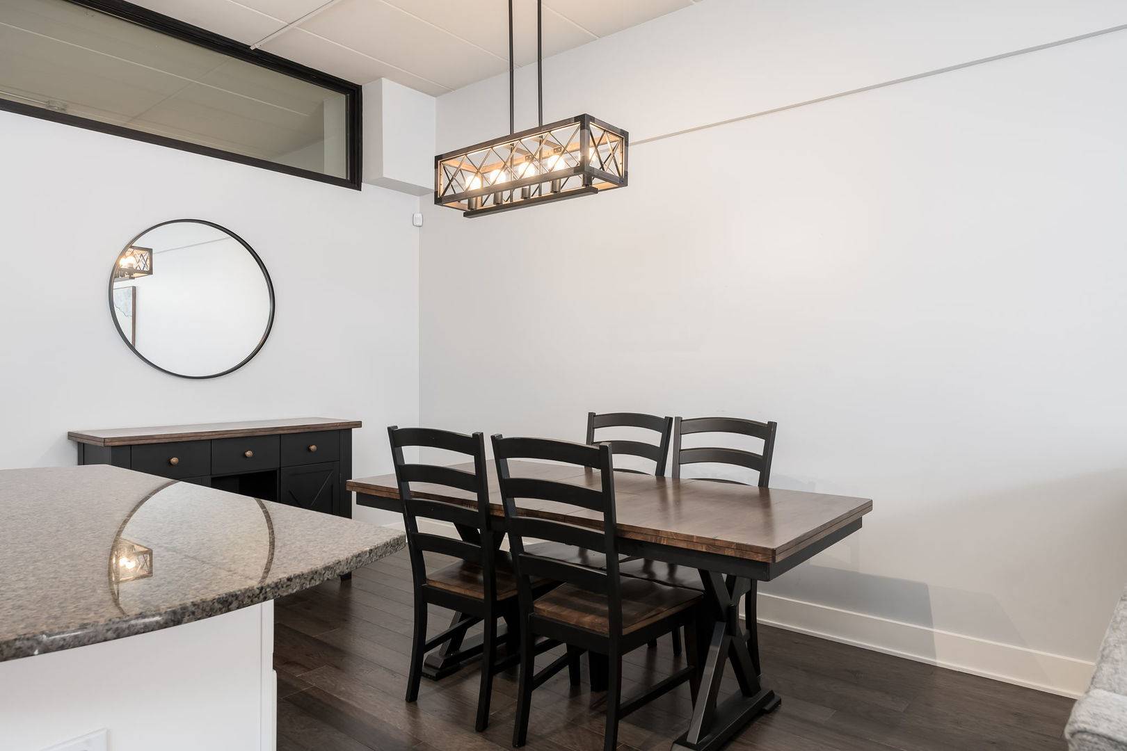 Chicago, IL 60618,3944 N CLAREMONT AVE #403