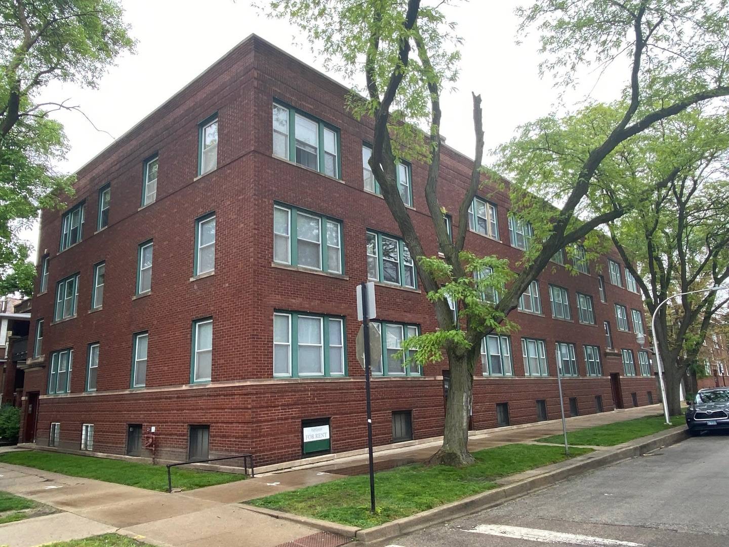 Chicago, IL 60618,2250 W Berteau AVE
