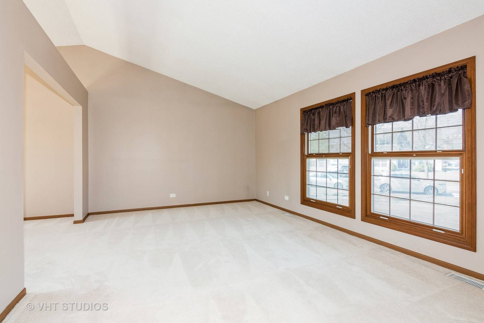 Hoffman Estates, IL 60169,1295 Chatsworth LN