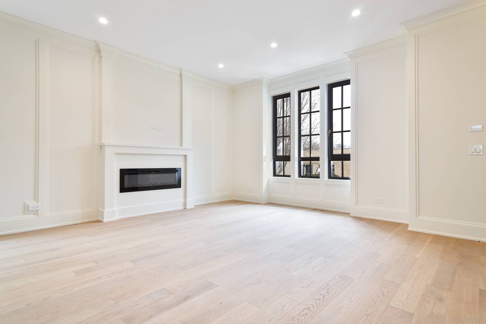 Chicago, IL 60618,2540 W Berteau AVE