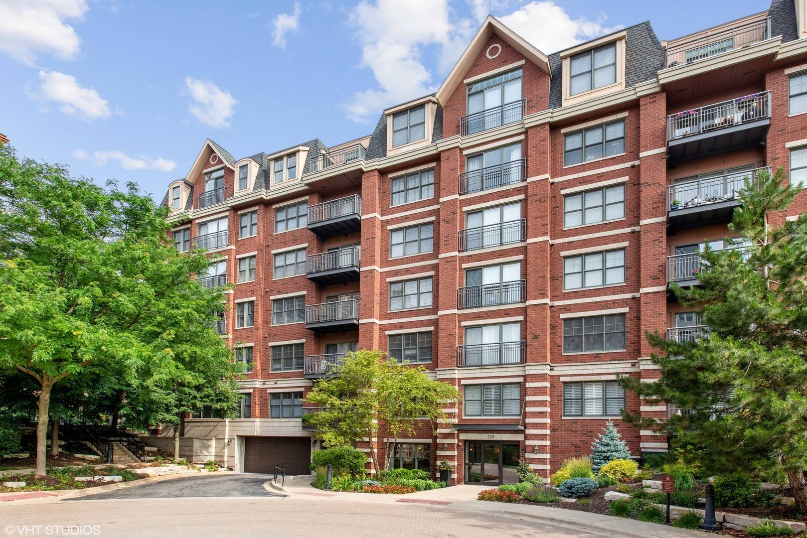Wheaton, IL 60187,255 E Liberty DR #601