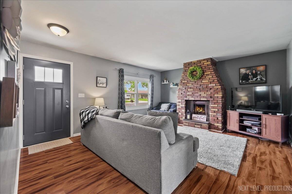 Montgomery, IL 60538,87 Saugatuck RD