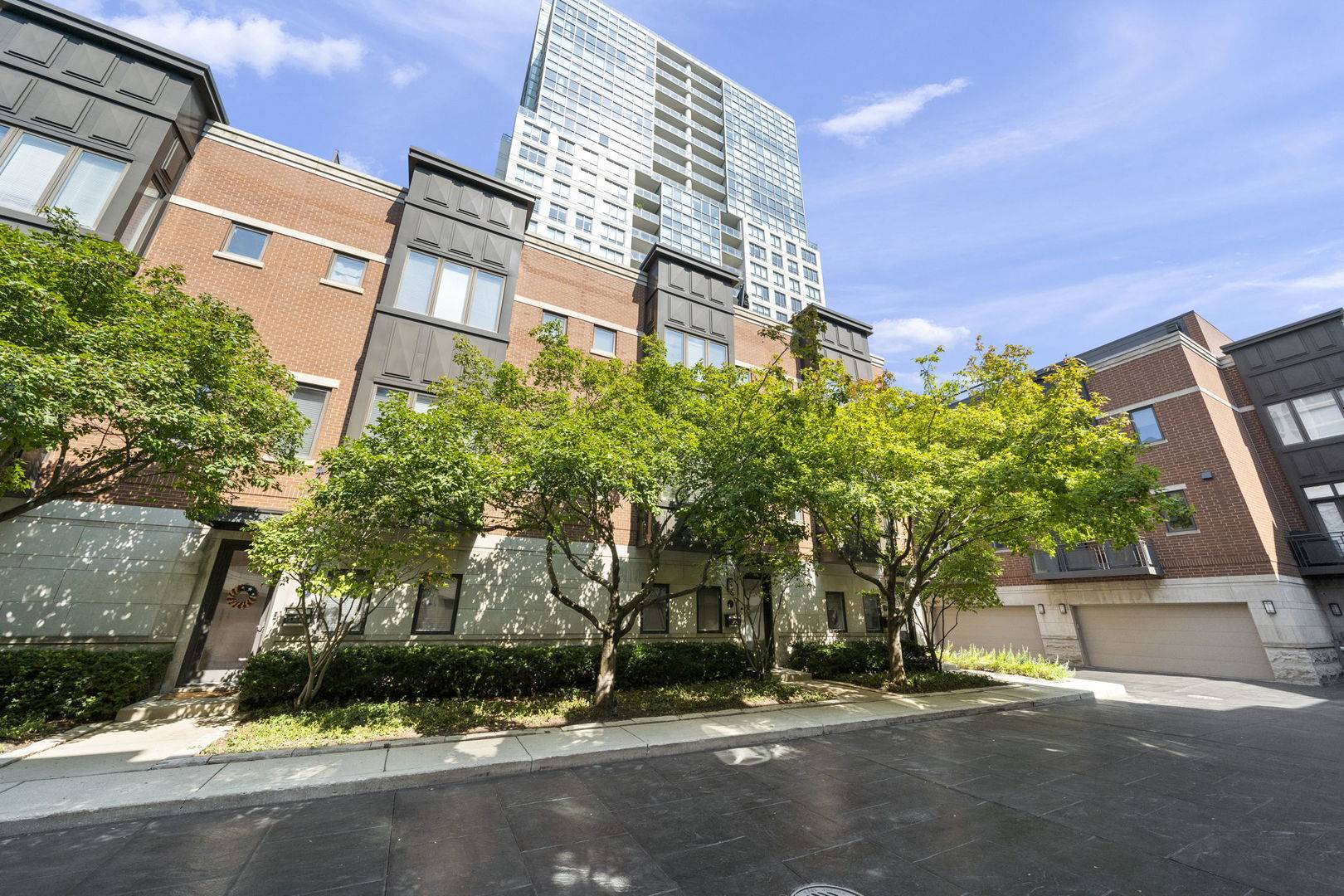 Chicago, IL 60654,460 W Superior ST #7