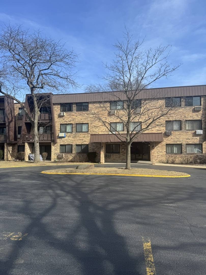 Arlington Heights, IL 60004,2604 N Windsor DR #111