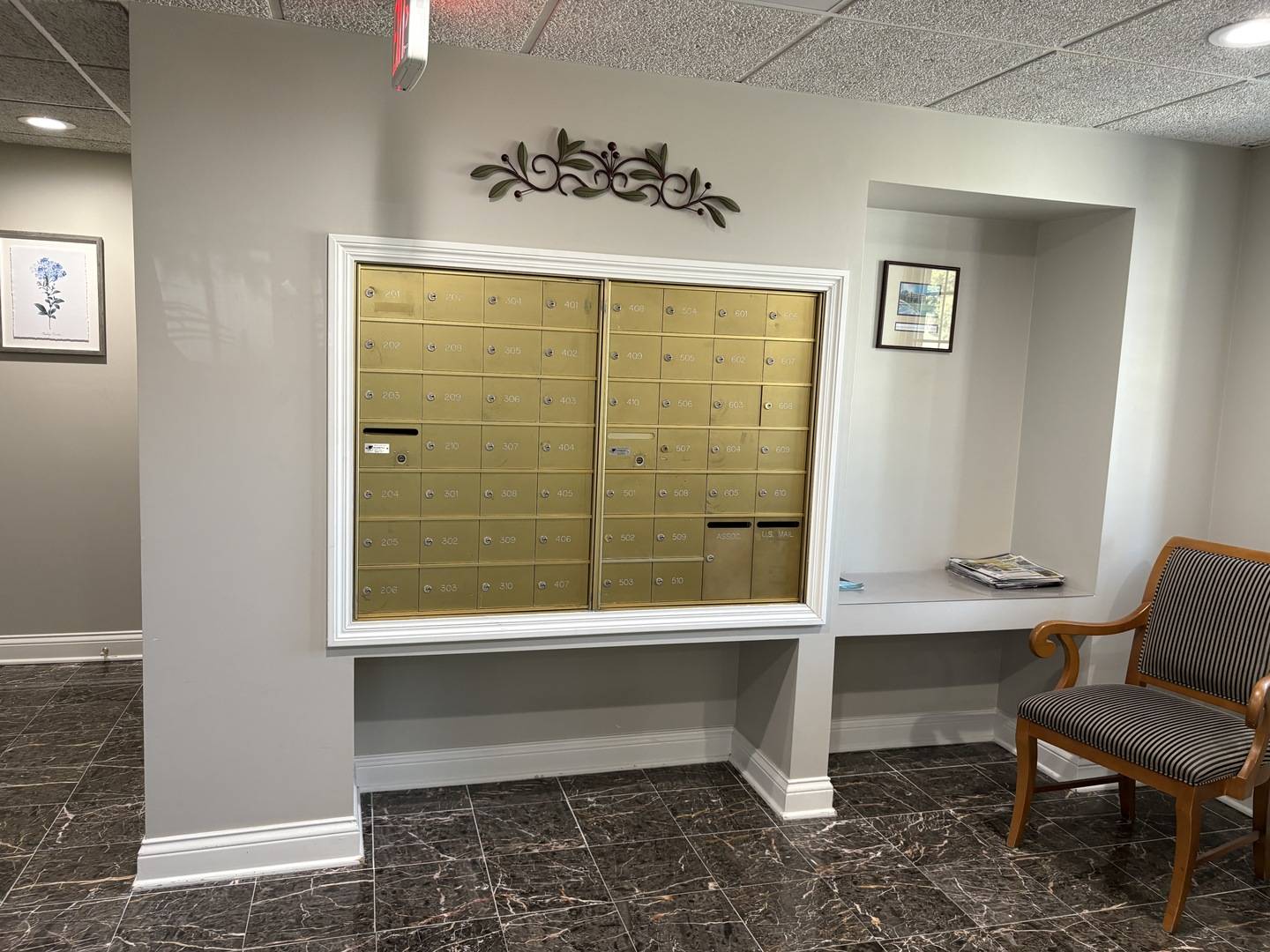 Niles, IL 60714,7041 W TOUHY AVE #604