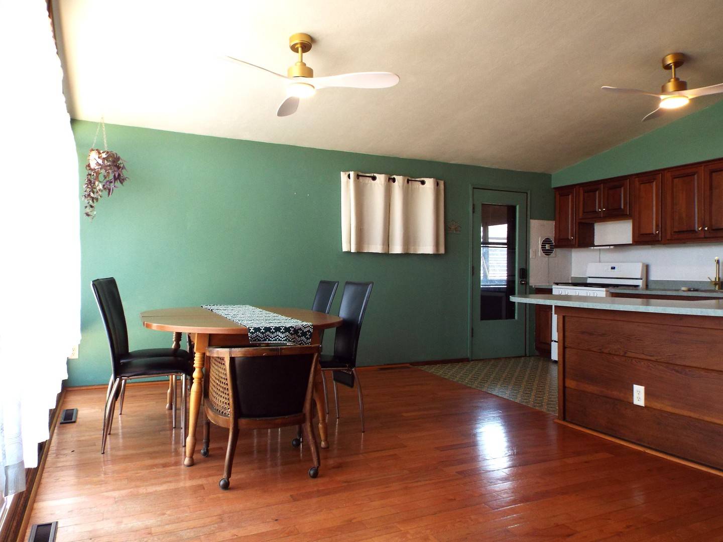 Sterling, IL 61081,1715 Avenue E
