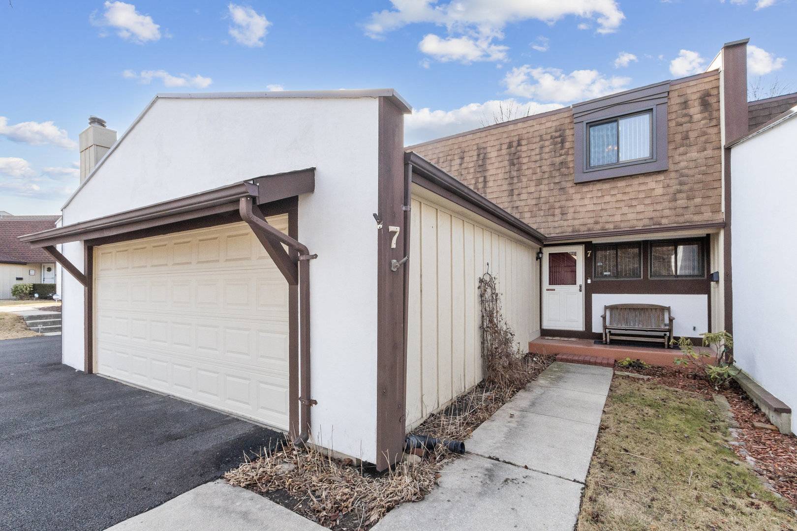 Indian Head Park, IL 60525,7 Cherrywood CT