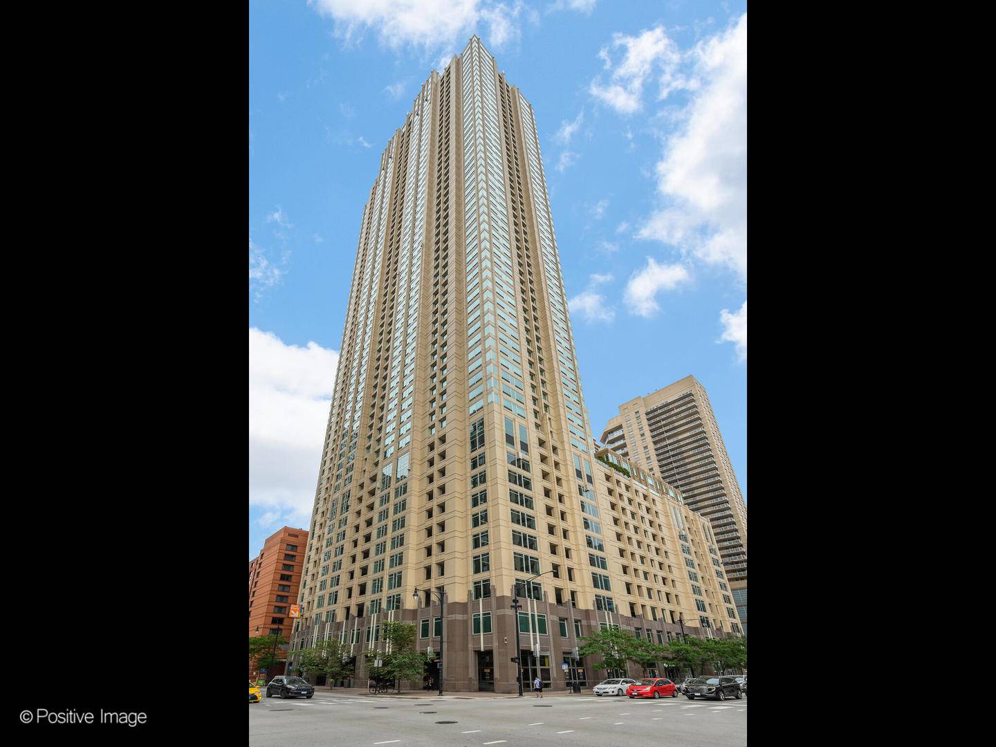 Chicago, IL 60654,33 W Ontario ST #TH5
