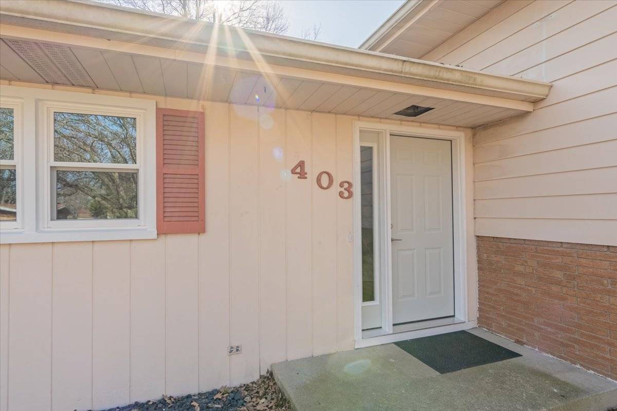 Bloomington, IL 61701,403 Radliff RD