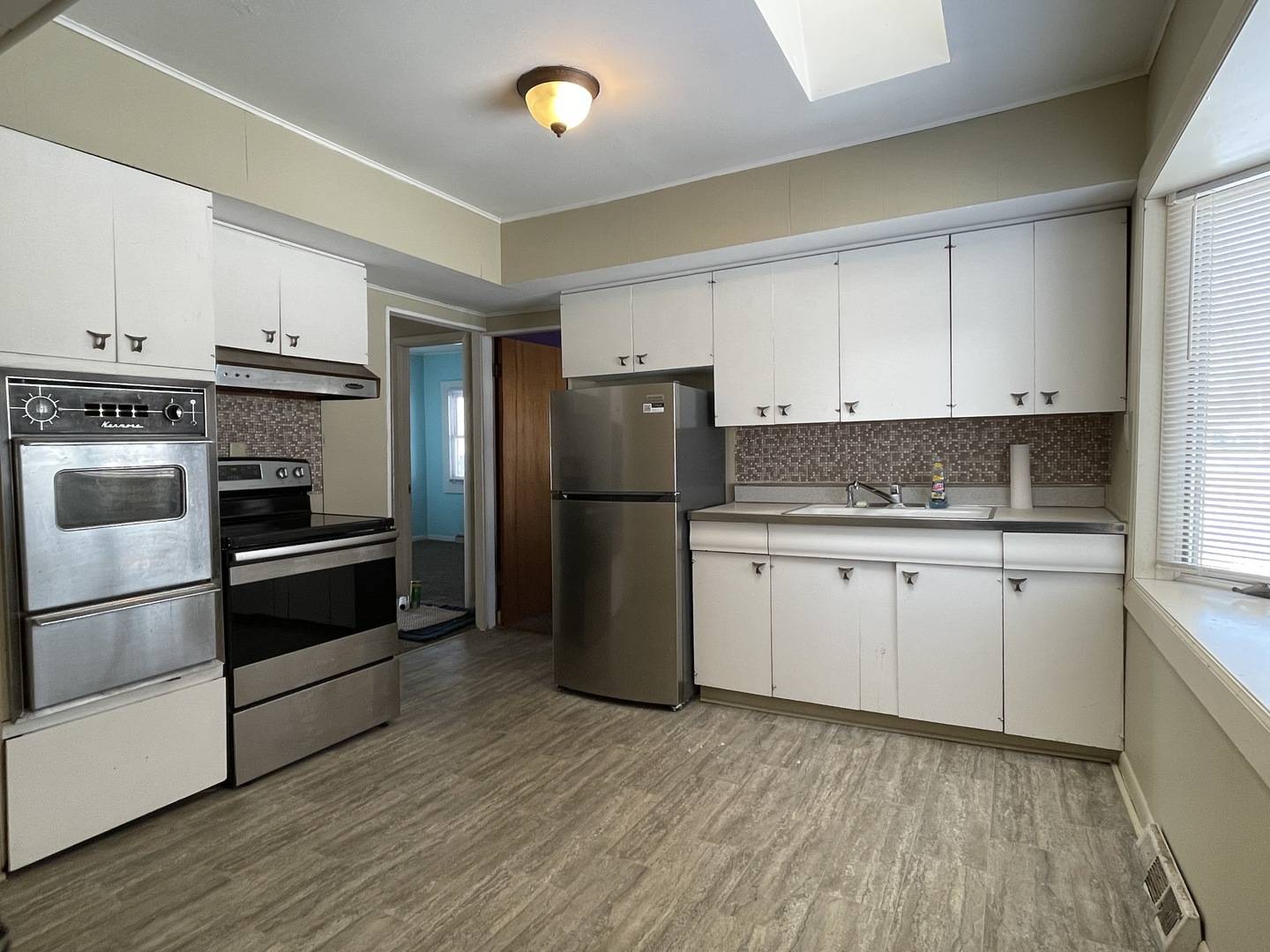 Wauconda, IL 60084,709 LAKE SHORE DR