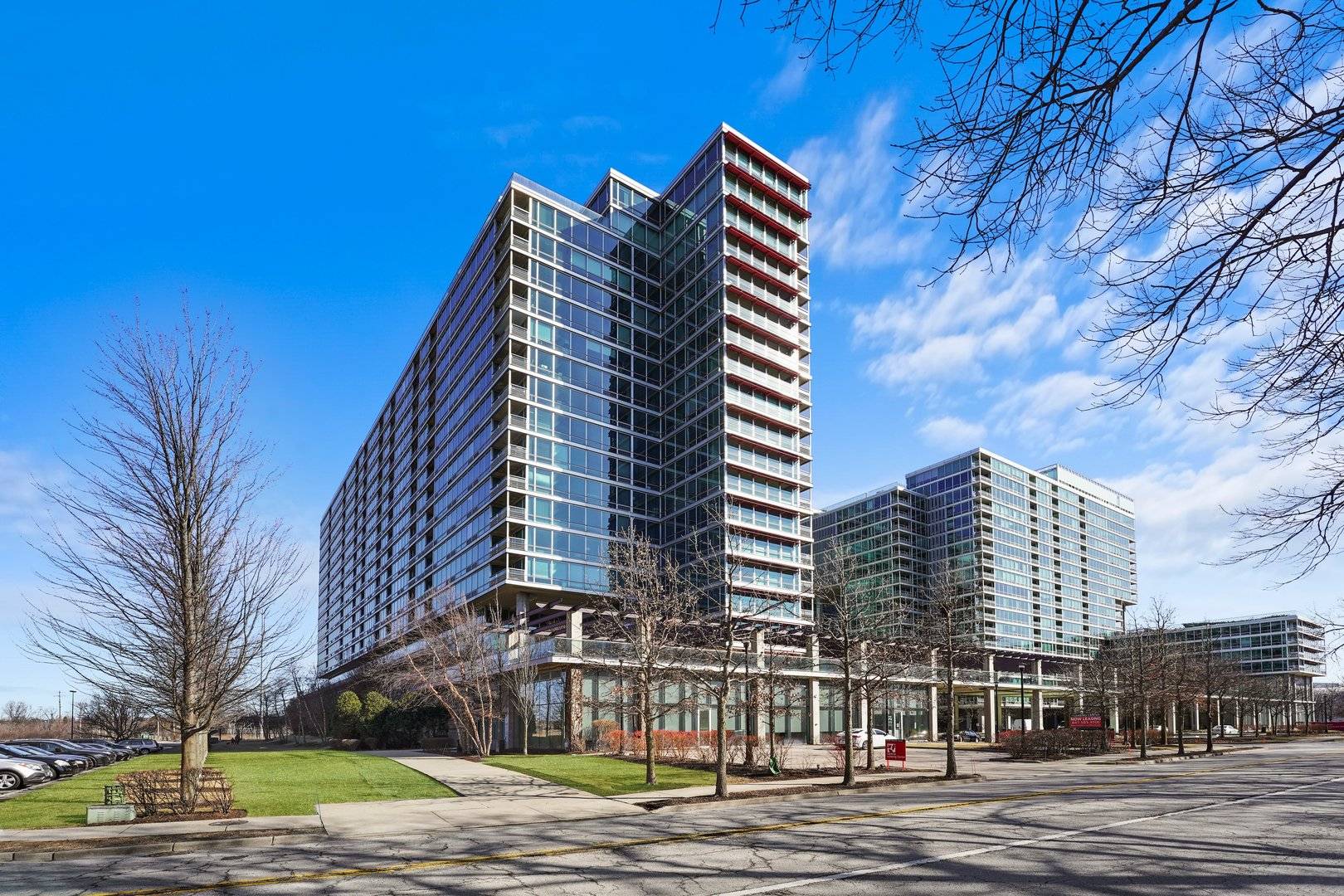 Skokie, IL 60077,9725 Woods DR #2015