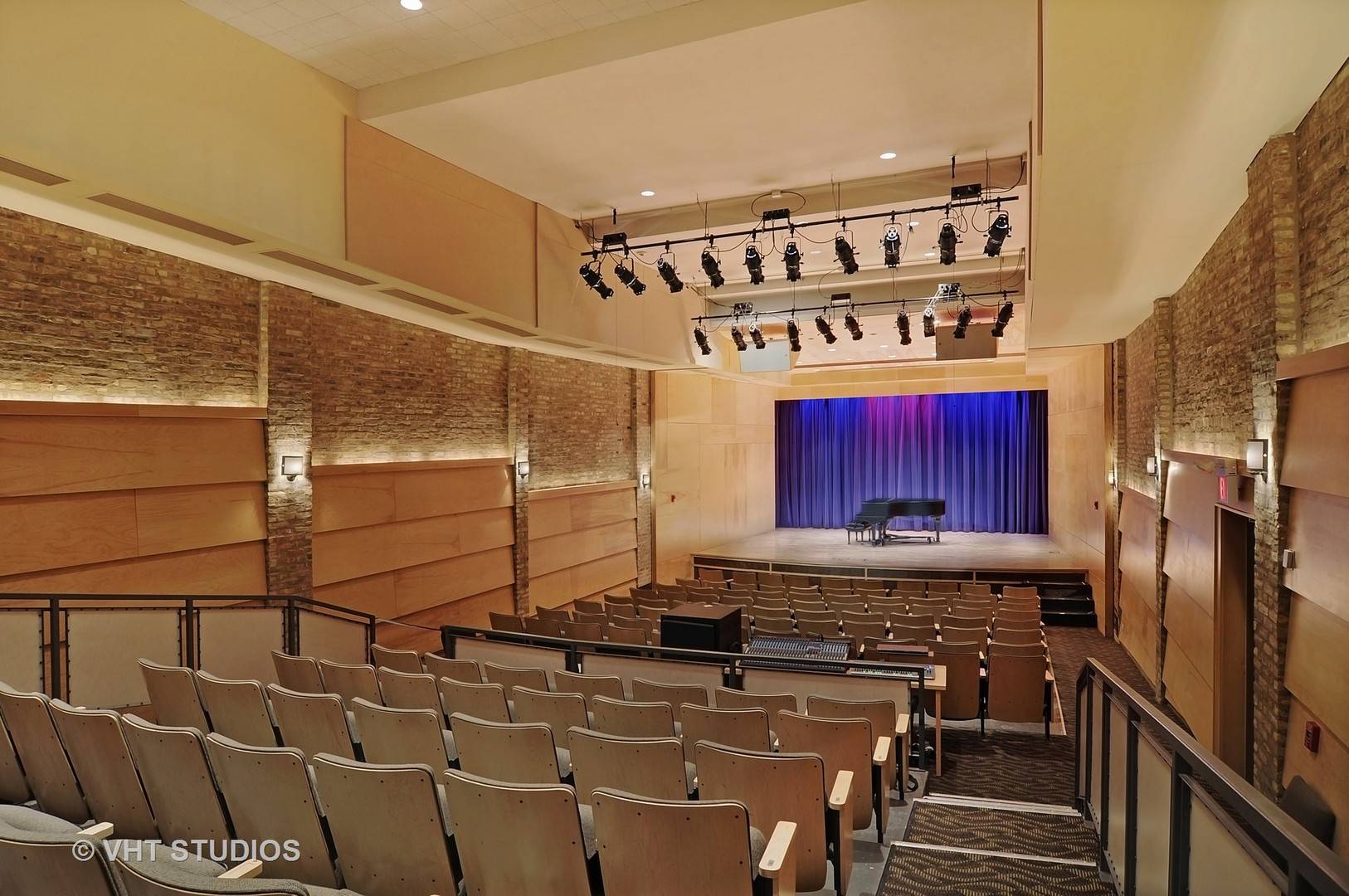 Skokie, IL 60077,7924 N Lincoln AVE