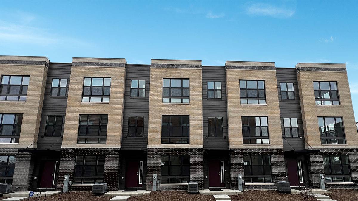 Lombard, IL 60148,365 Summit CIR