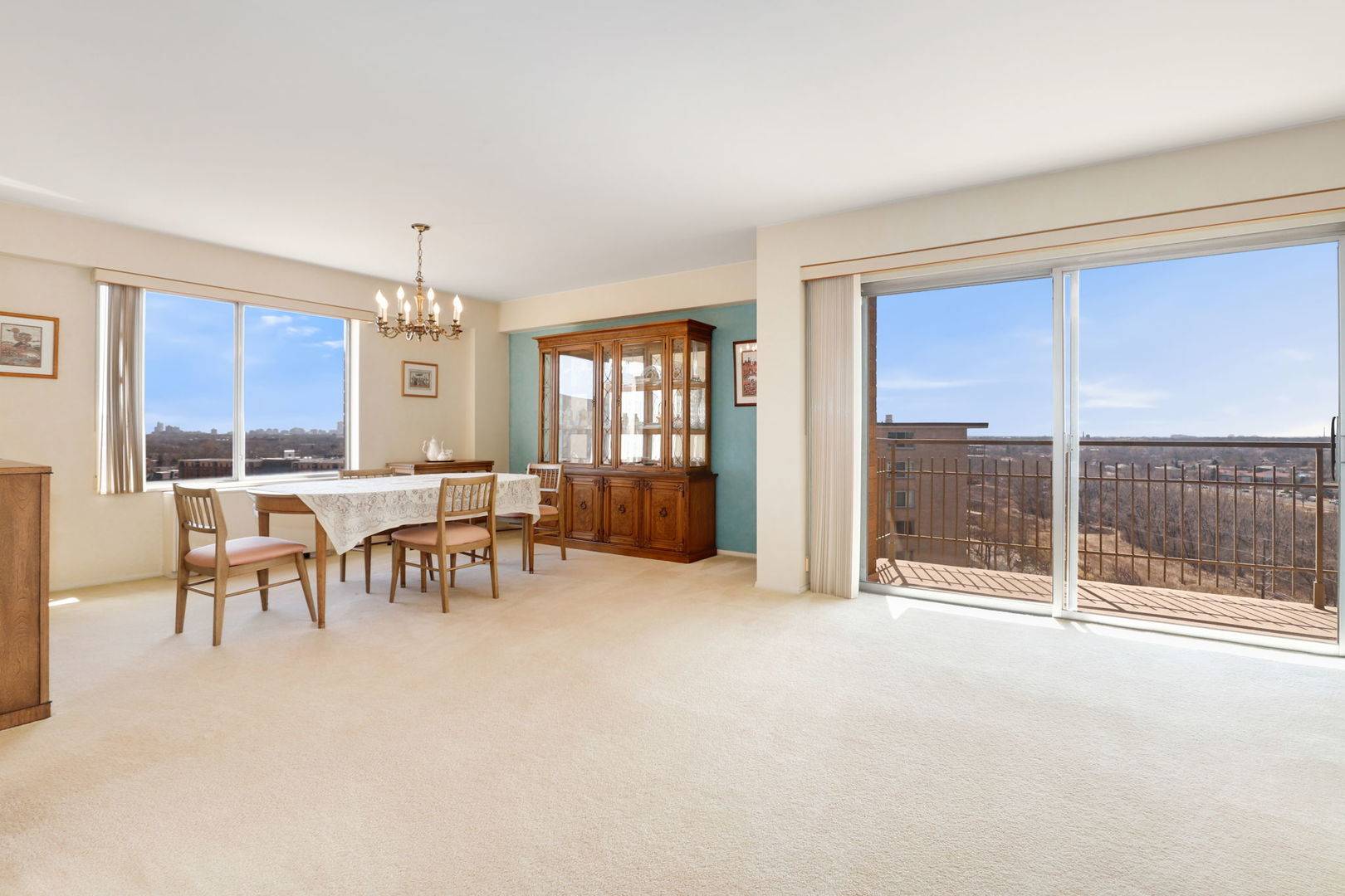 Chicago, IL 60645,7033 N Kedzie AVE #1201