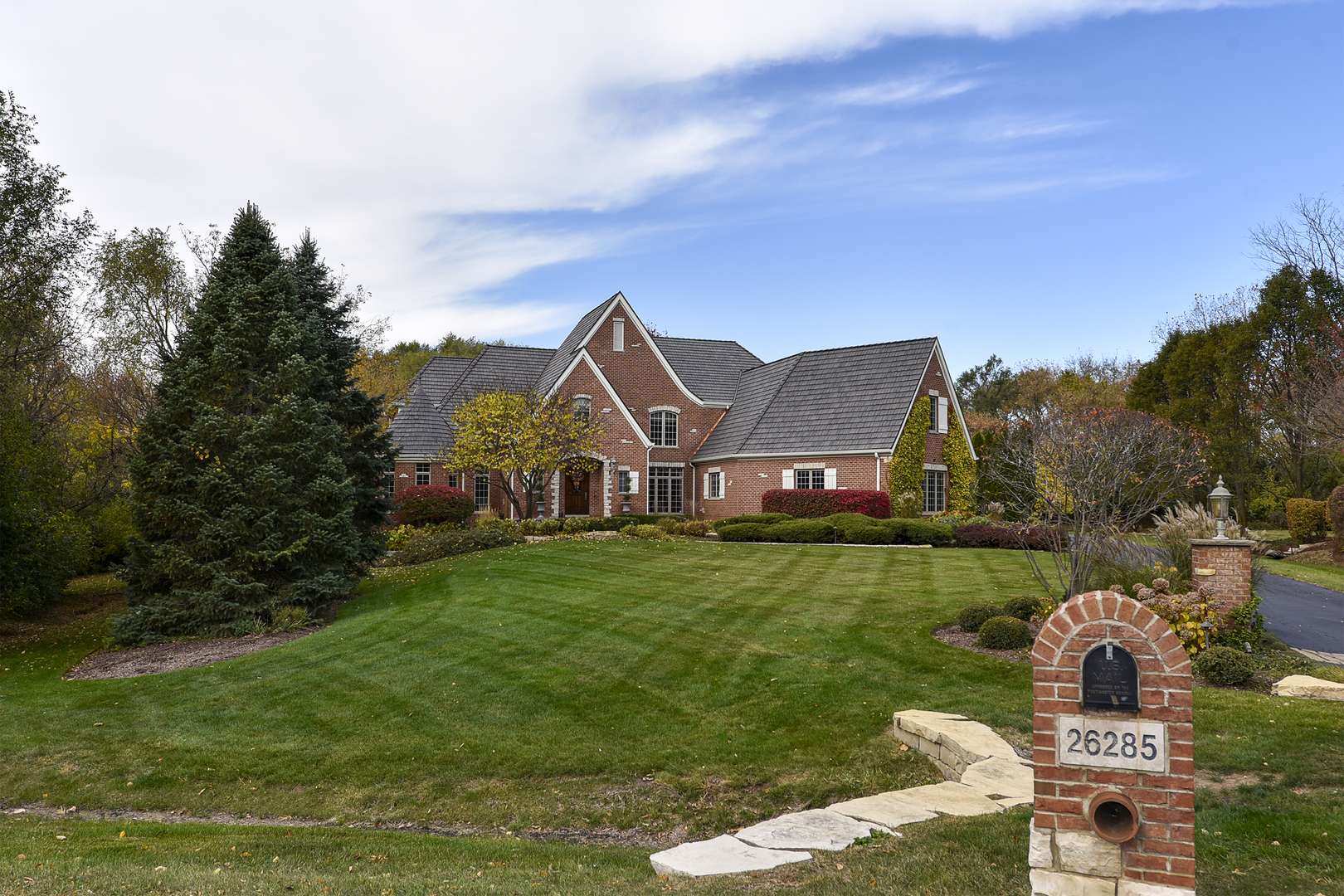 Barrington, IL 60010,26285 W Roberts LN