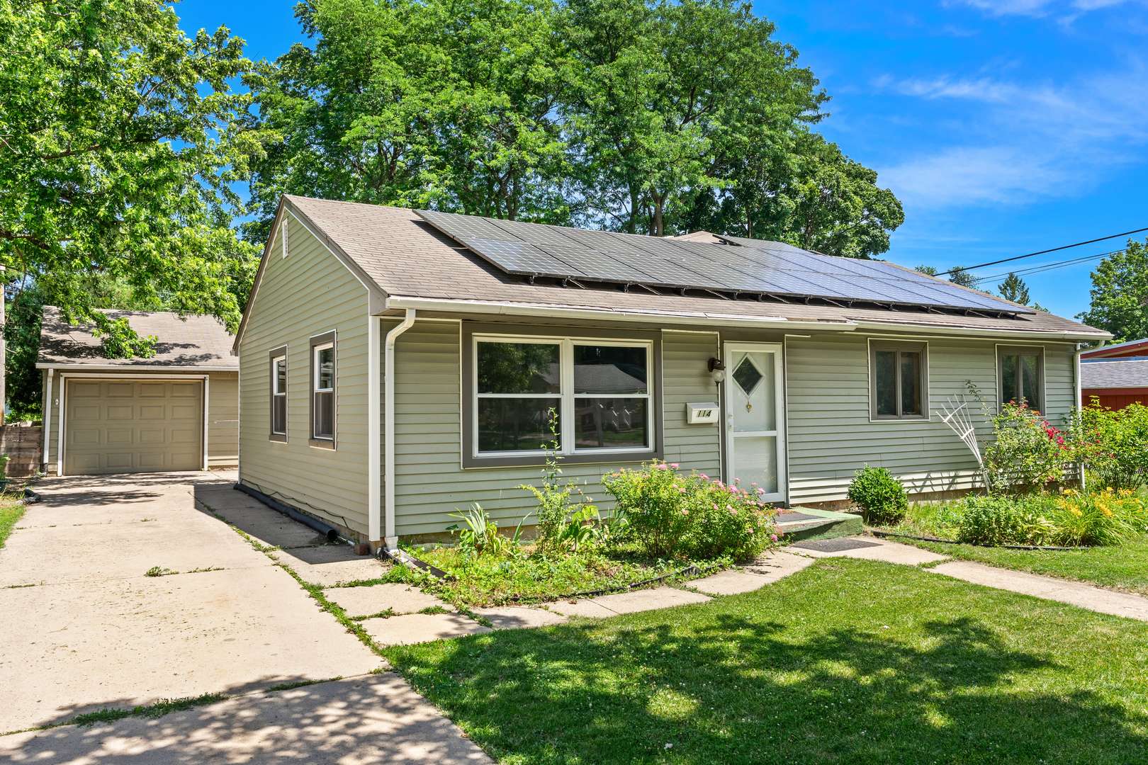 Woodstock, IL 60098,114 Meadow AVE