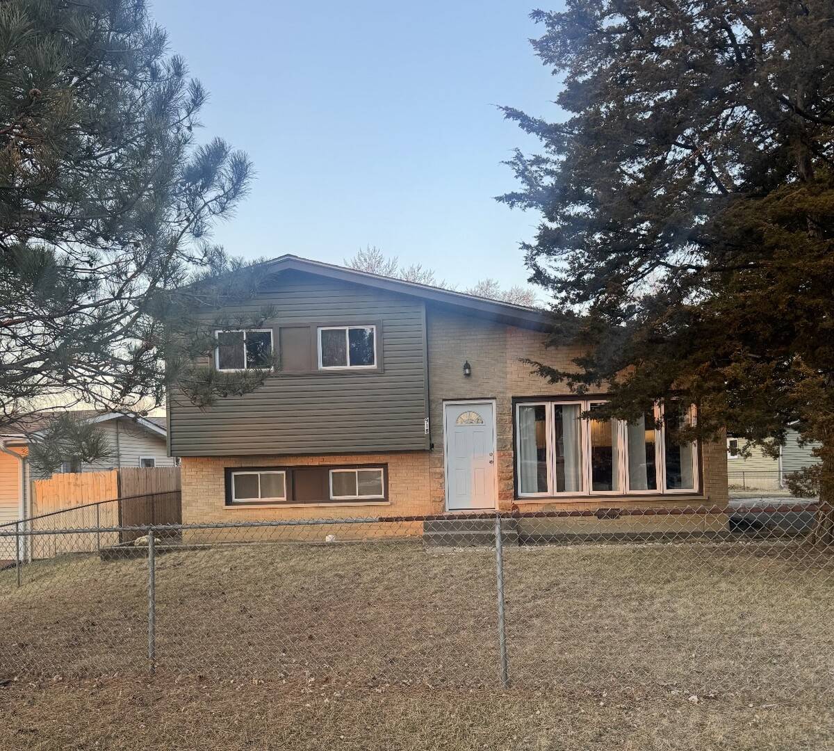 Round Lake Beach, IL 60073,918 Diana CT
