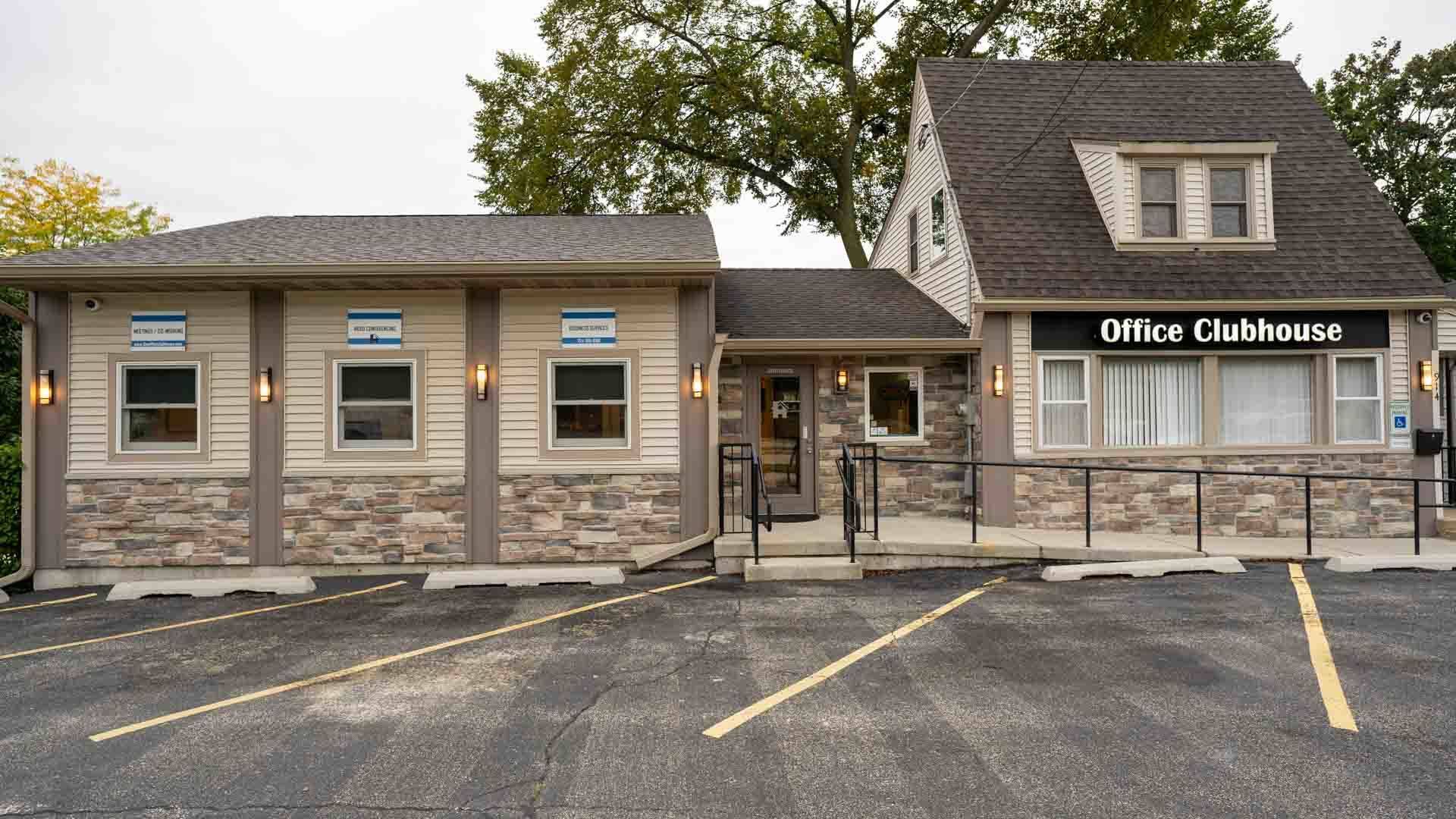 Mundelein, IL 60060,914 & 918 N Lake ST