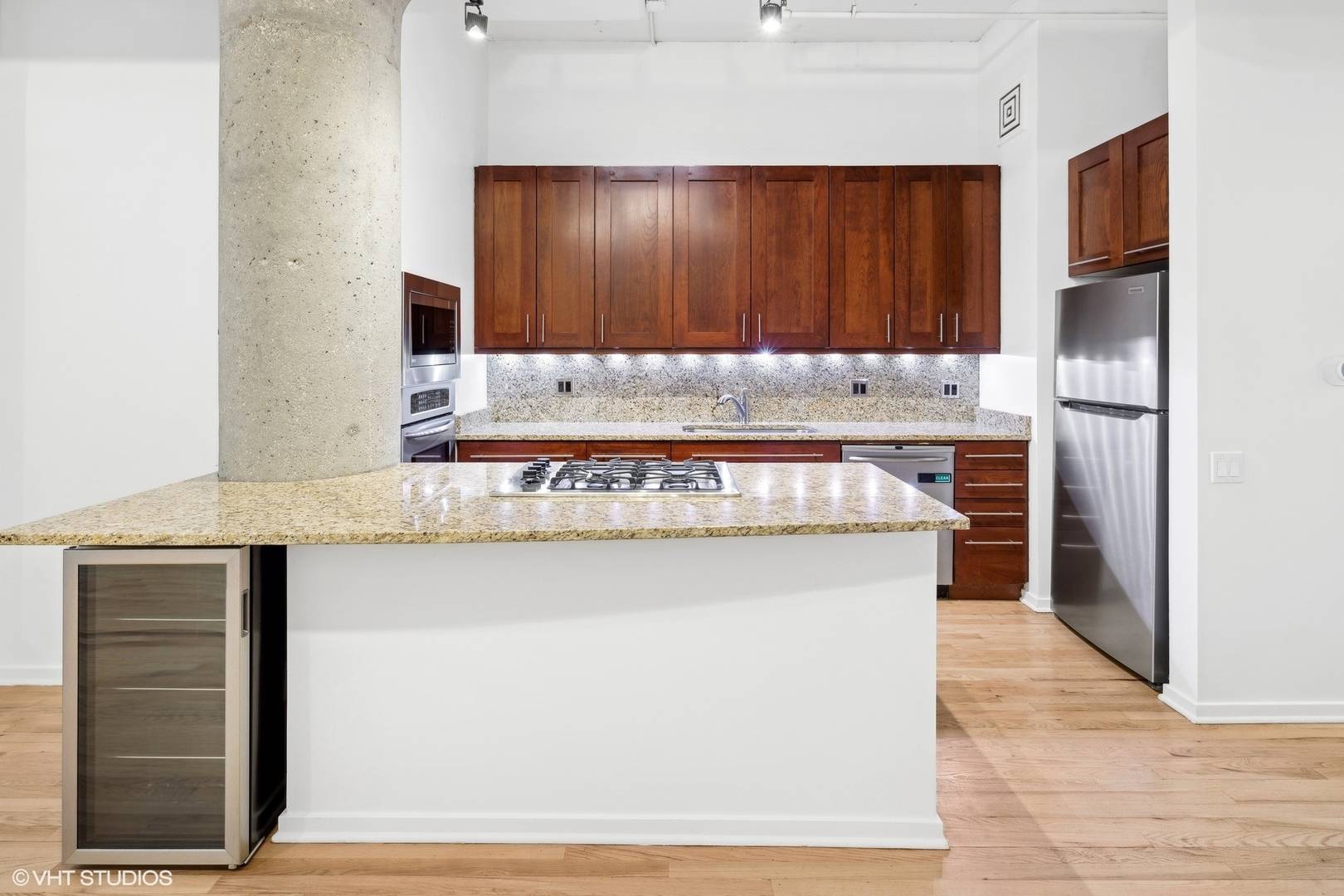 Chicago, IL 60606,130 S CANAL ST #205