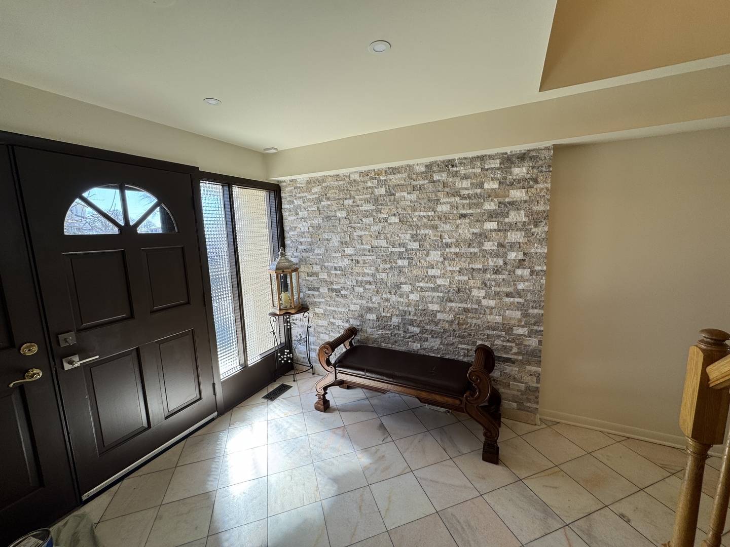 Niles, IL 60714,9905 N Huber LN