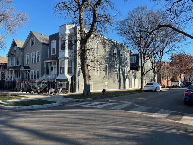 Chicago, IL 60618,2248 W School ST