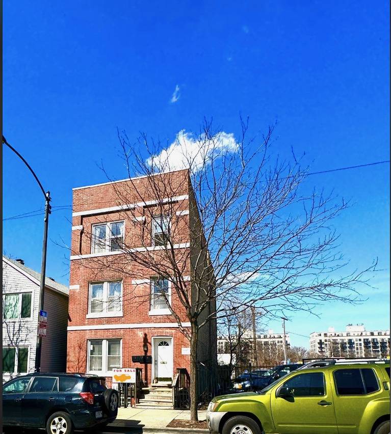 Chicago, IL 60608,944 W 18TH ST