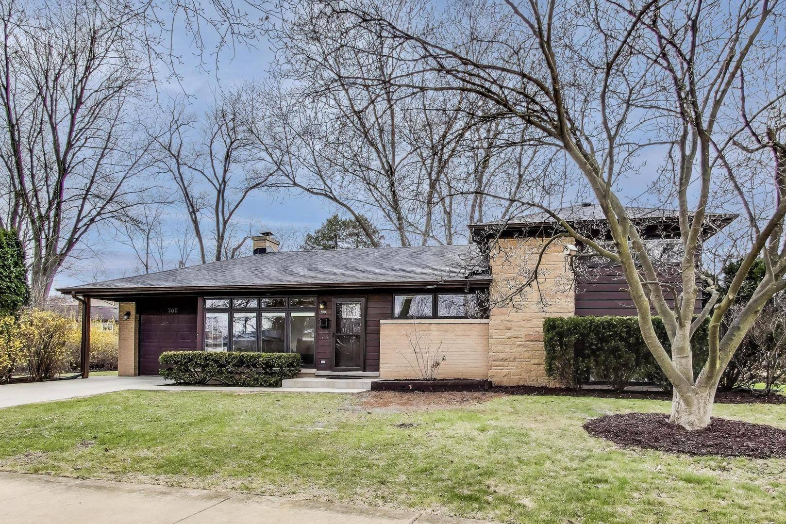 Mount Prospect, IL 60056,200 S SEE GWUN AVE