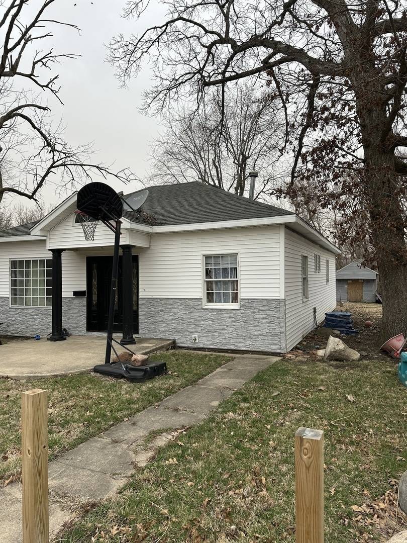 Villa Grove, IL 61956,412 W Harrison ST