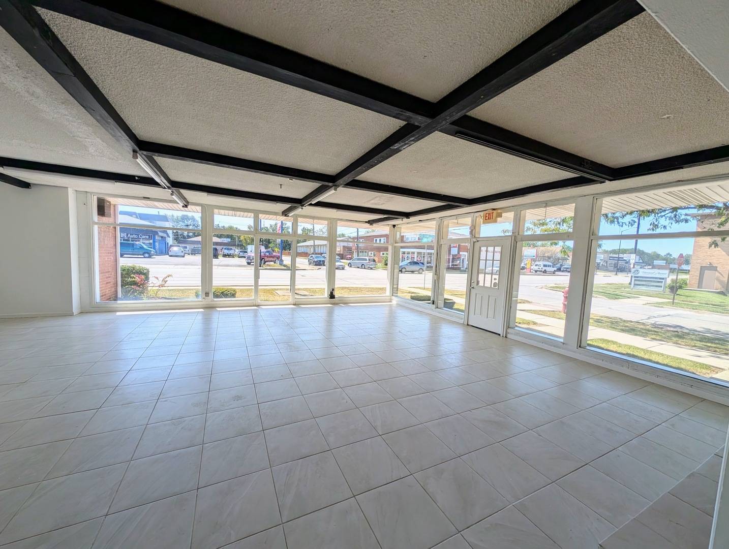 Villa Park, IL 60181,148 W Saint Charles RD