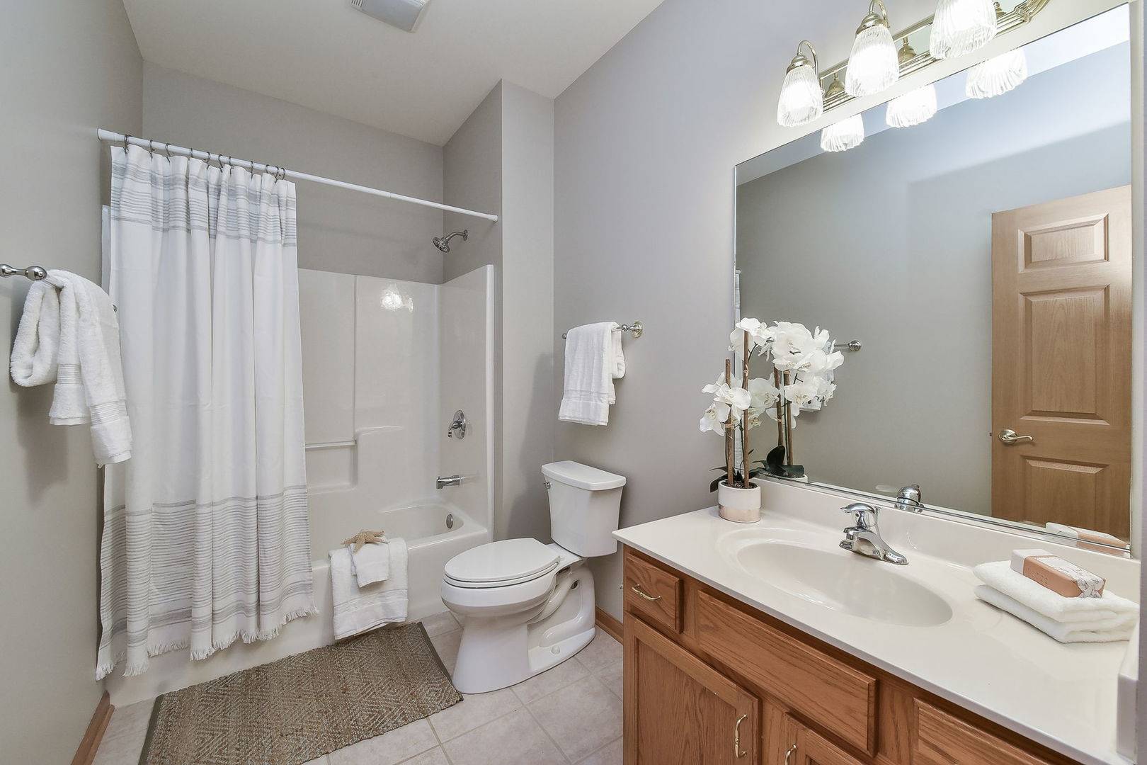 St. Charles, IL 60174,390 Delnor Glen DR #390