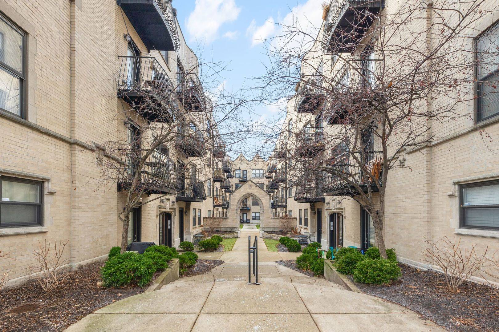 Chicago, IL 60625,4434 N Damen AVE #3W