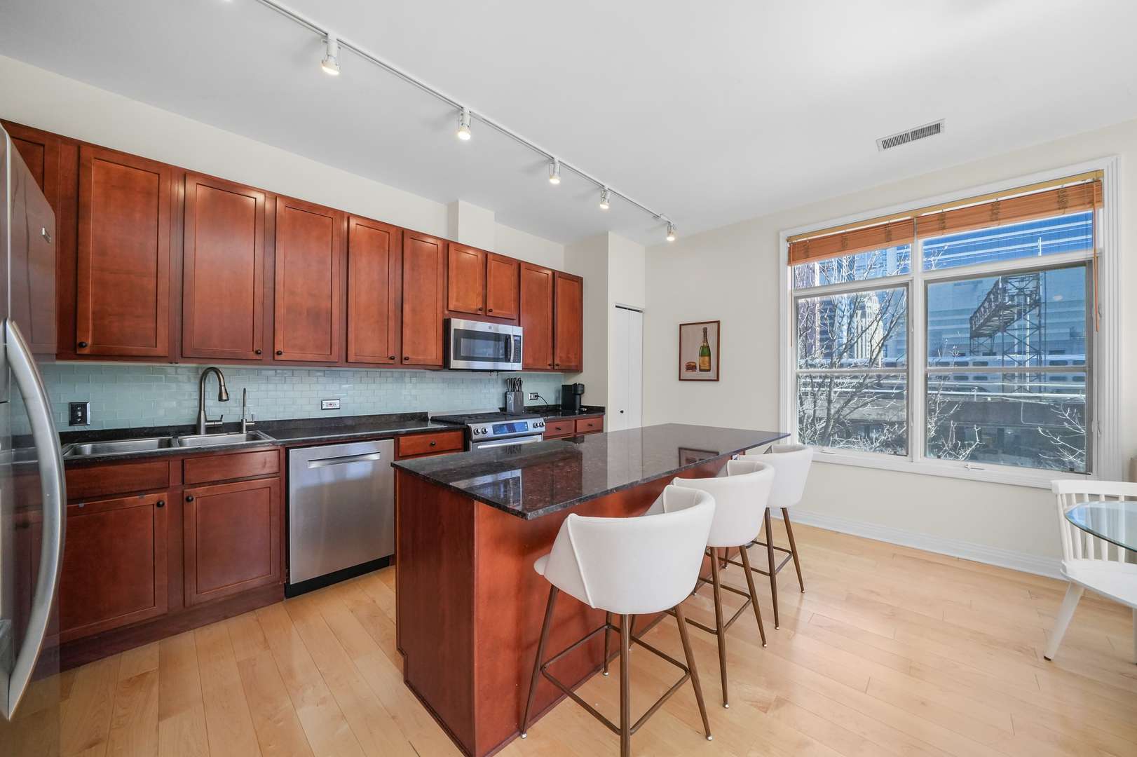 Chicago, IL 60661,330 N Clinton ST #305