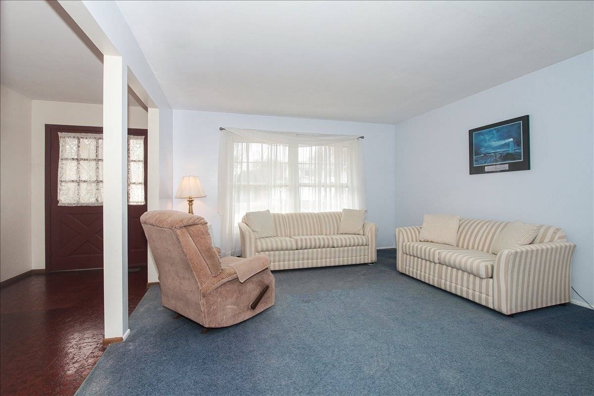 Lake Zurich, IL 60047,1060 Browning LN