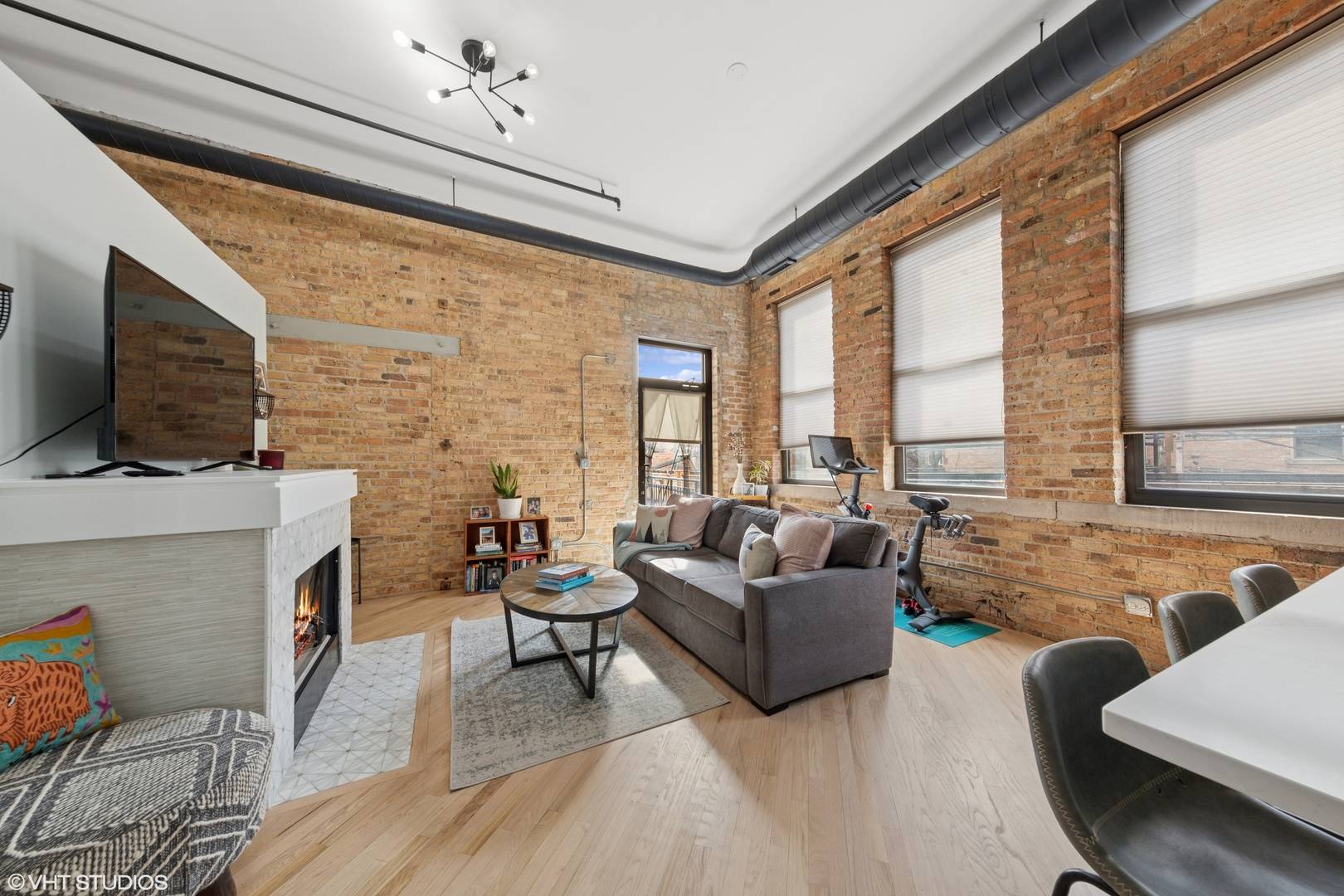 Chicago, IL 60622,1400 N MILWAUKEE AVE #206
