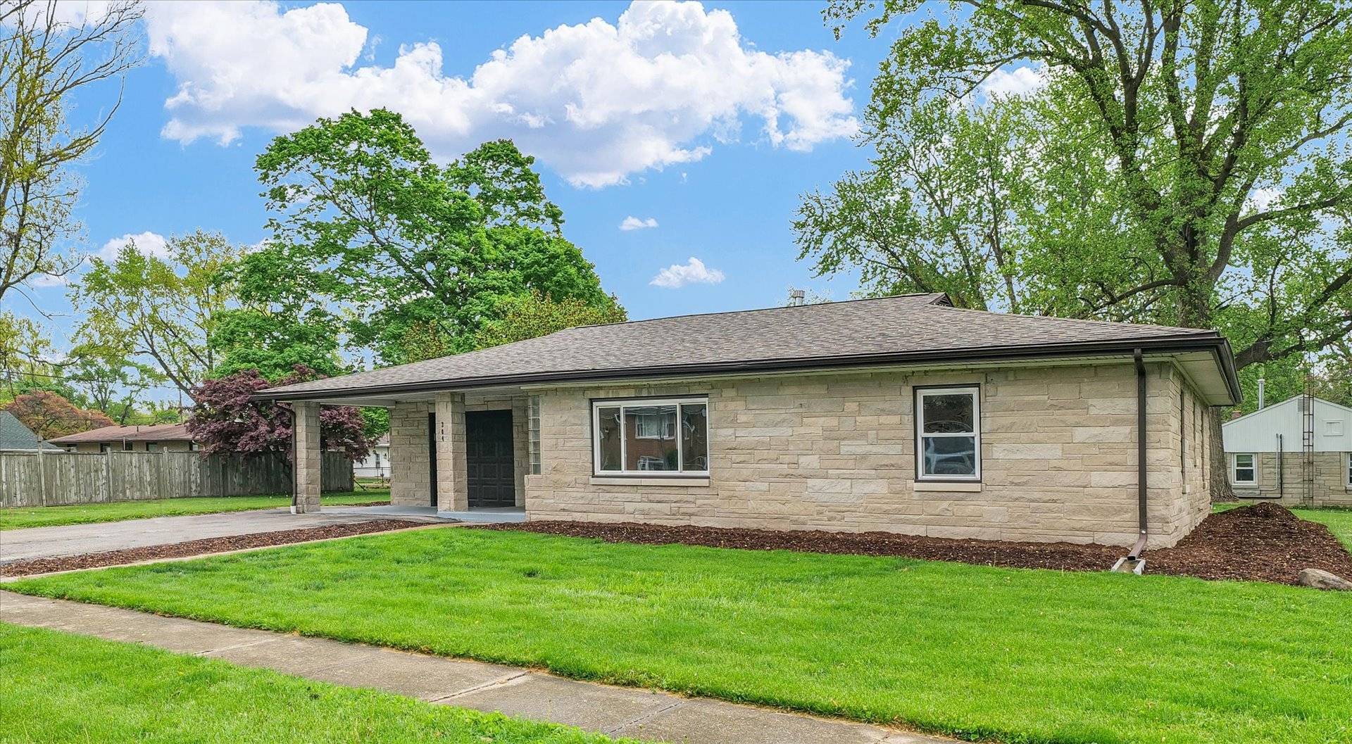 Tolono, IL 61880,304 N Elizabeth ST