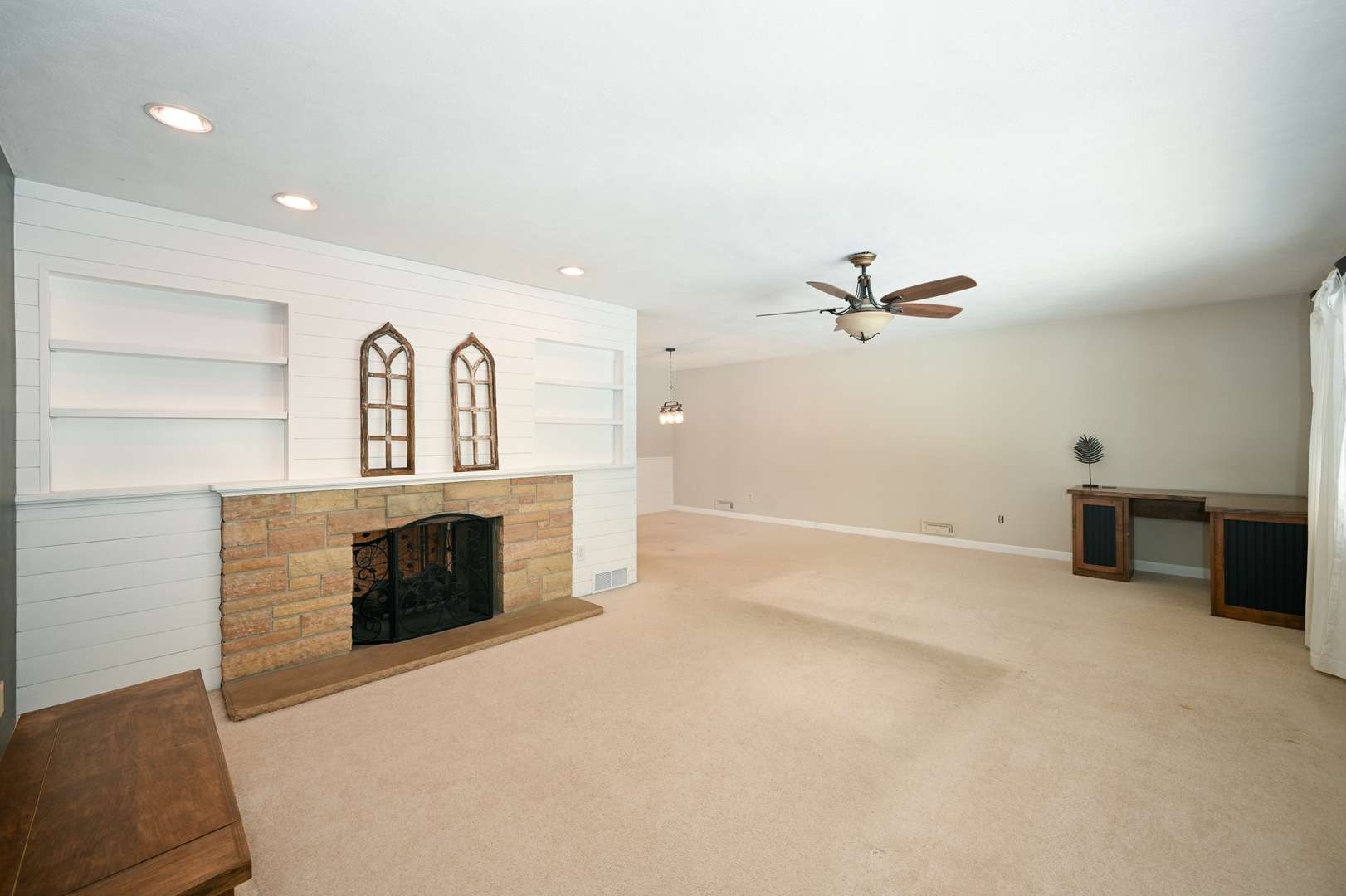 Aurora, IL 60506,421 N Kingsway DR