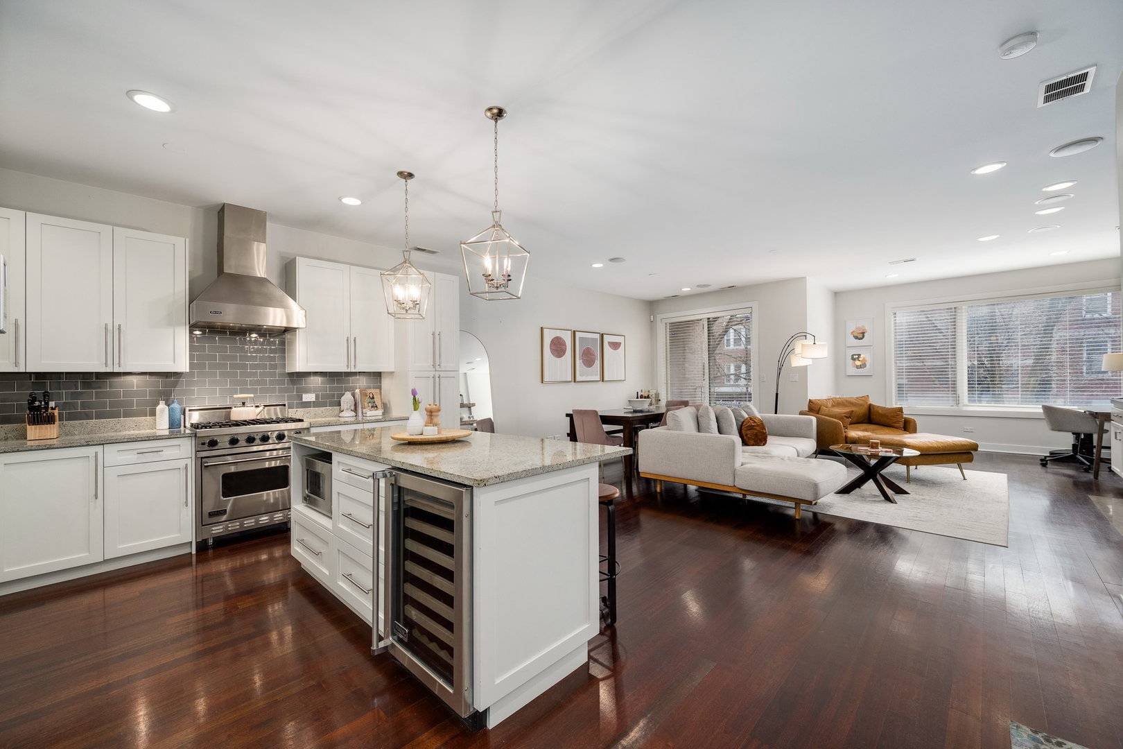 Chicago, IL 60622,1750 W Division ST #201