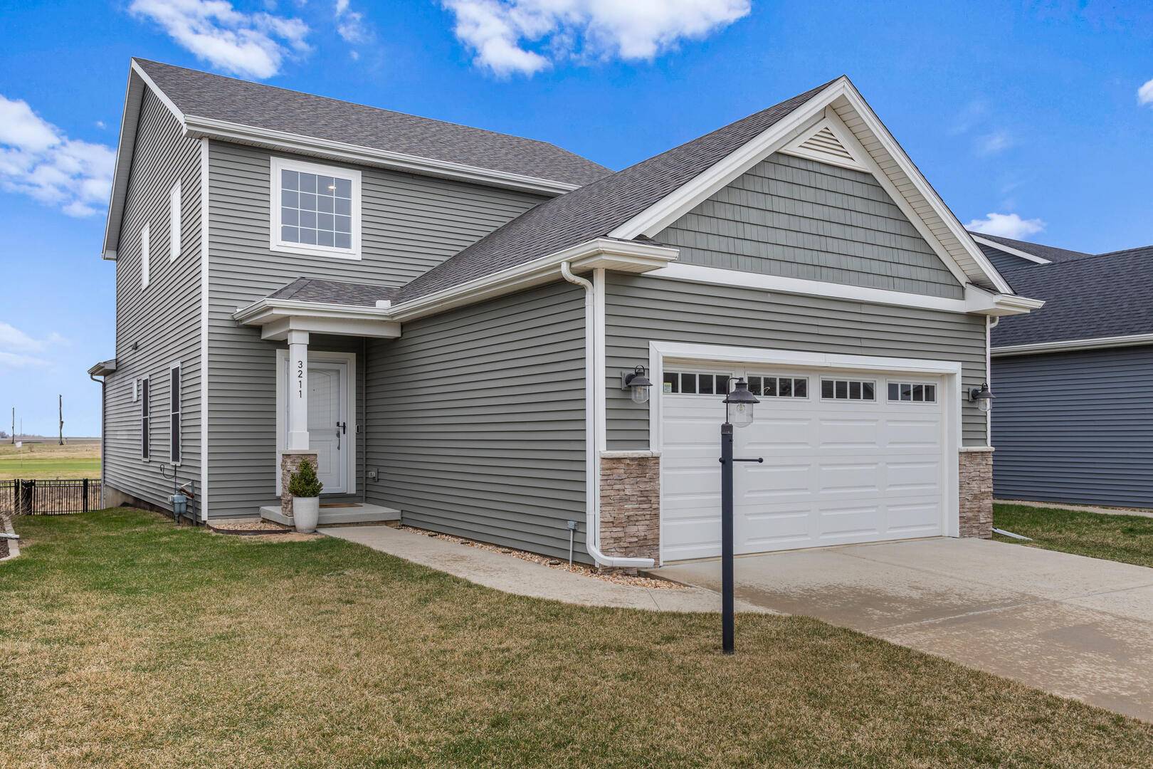 Champaign, IL 61822,3211 Palmer DR