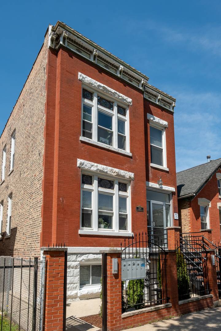Chicago, IL 60622,1304 N Campbell AVE
